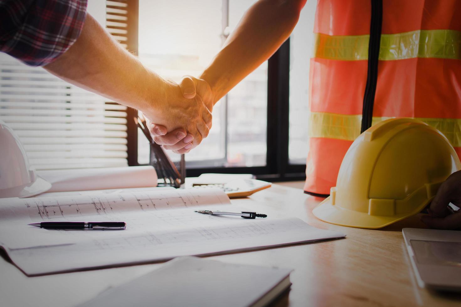 construction-worker-shaking-hands-free-photo